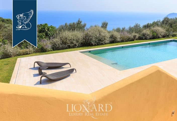 Image No.8-8 Bed Villa for sale