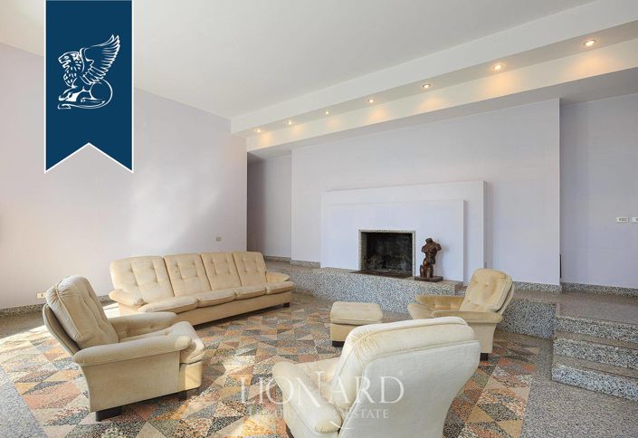 Image No.19-7 Bed Villa for sale