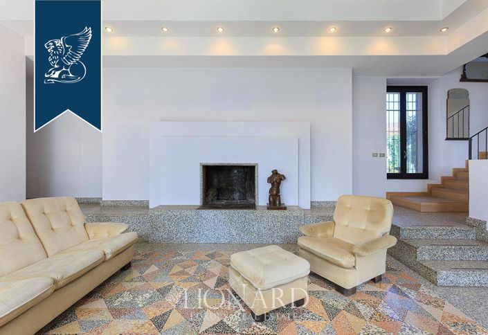 Image No.20-7 Bed Villa for sale