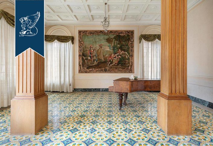 Image No.17-24 Bed Villa for sale