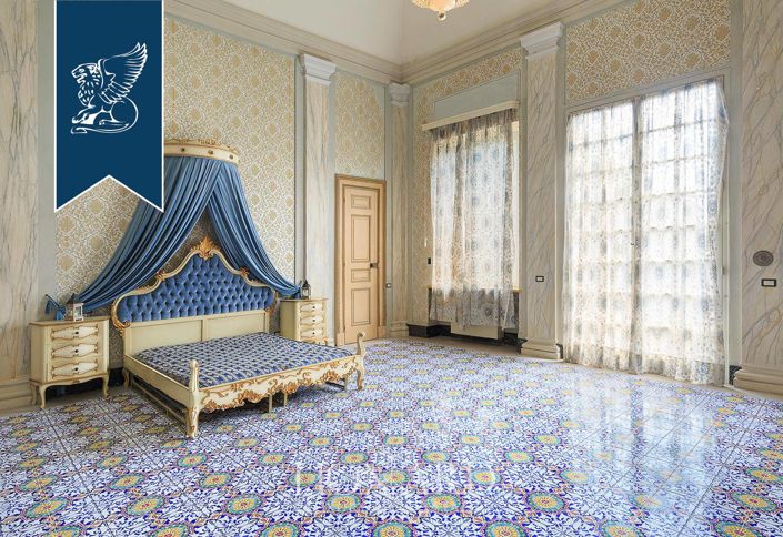 Image No.18-24 Bed Villa for sale