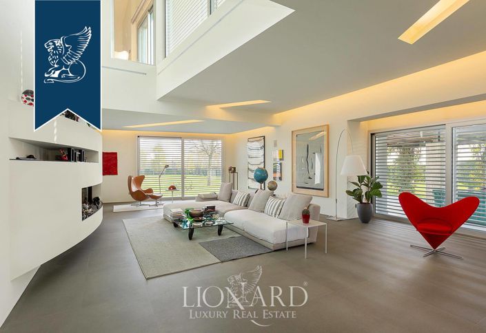 Image No.15-8 Bed Villa for sale