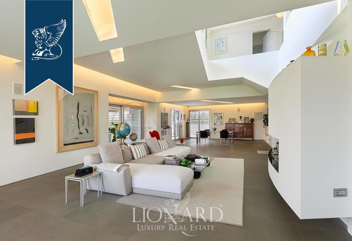 Image No.20-8 Bed Villa for sale