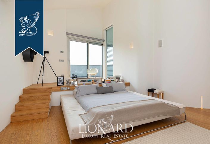 Image No.36-8 Bed Villa for sale