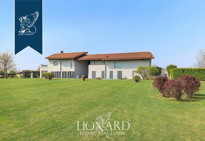 Image No.4-8 Bed Villa for sale