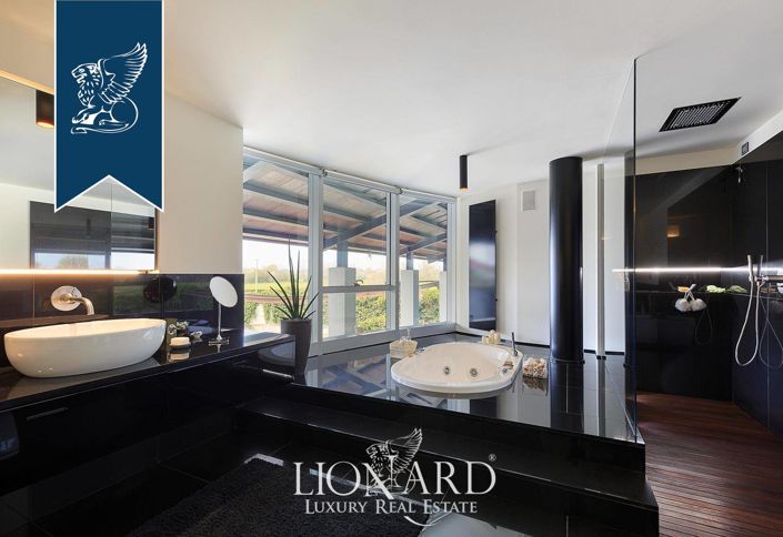 Image No.40-8 Bed Villa for sale