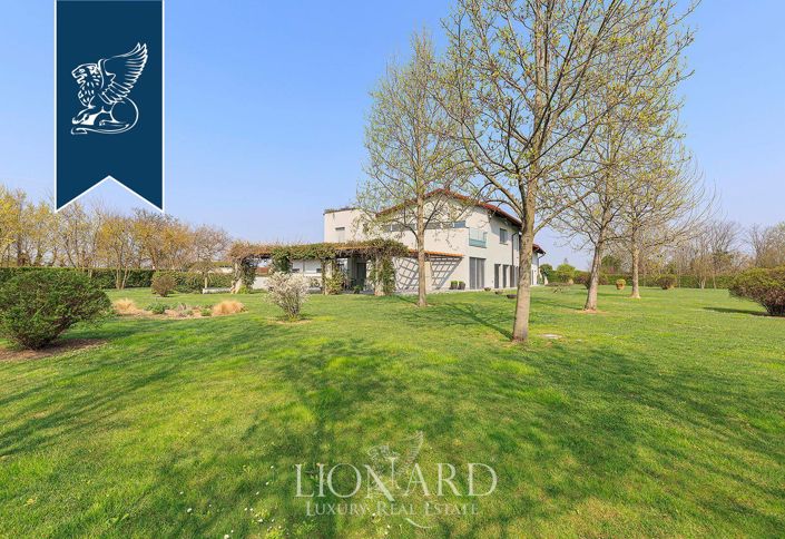 Image No.44-8 Bed Villa for sale