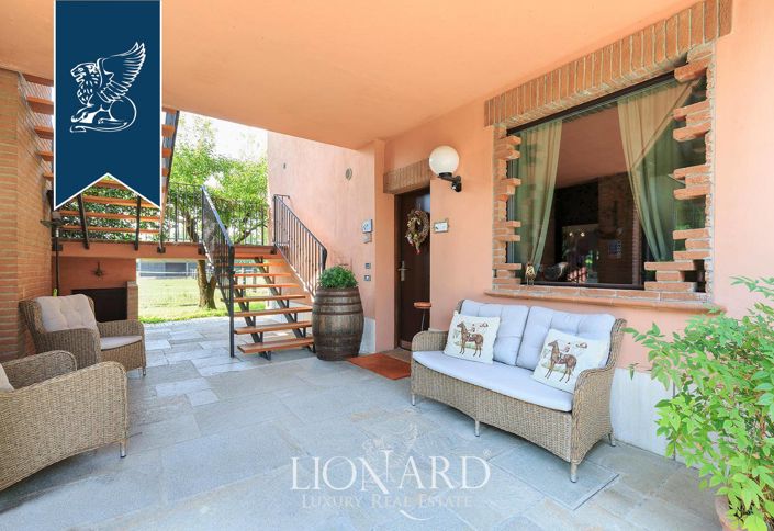 Image No.15-4 Bed Farmhouse for sale