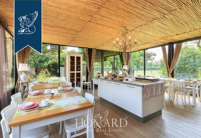 Image No.27-4 Bed Farmhouse for sale