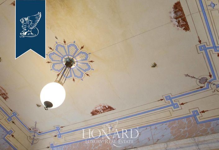 Image No.35-30 Bed Villa for sale