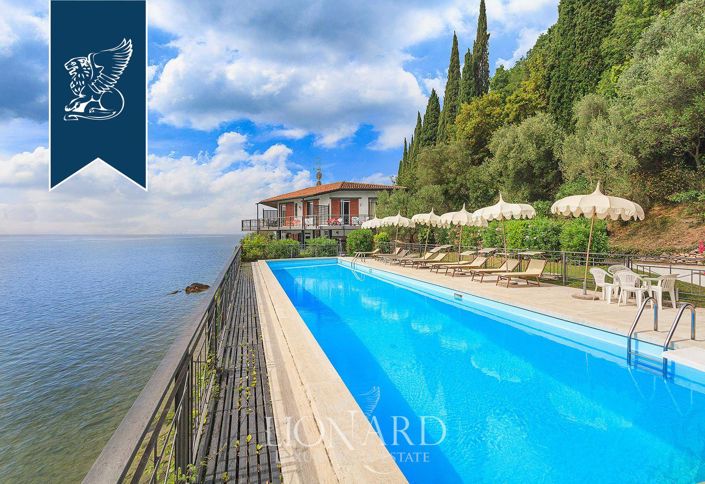 Image No.6-17 Bed Villa for sale