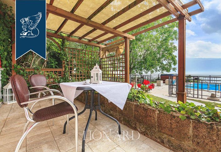 Image No.8-17 Bed Villa for sale