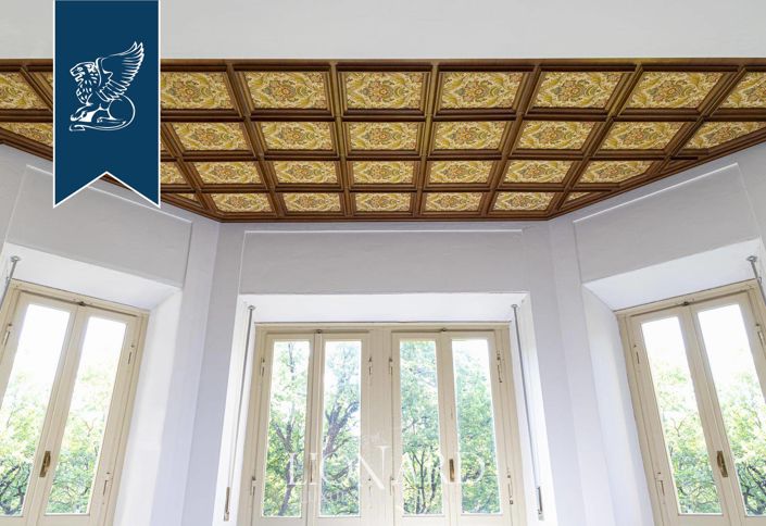 Image No.39-8 Bed Villa for sale