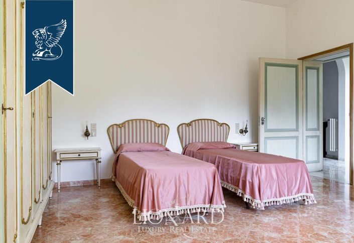 Image No.57-8 Bed Villa for sale