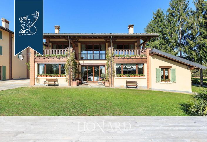 Image No.14-8 Bed Villa for sale