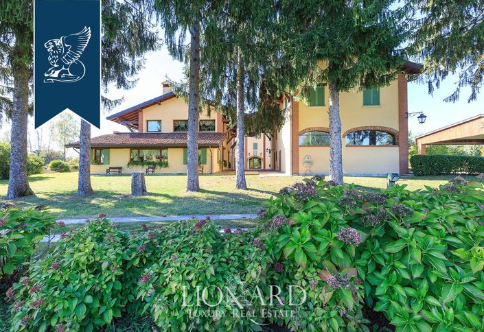 Image No.16-8 Bed Villa for sale