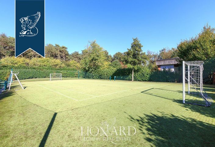 Image No.18-8 Bed Villa for sale