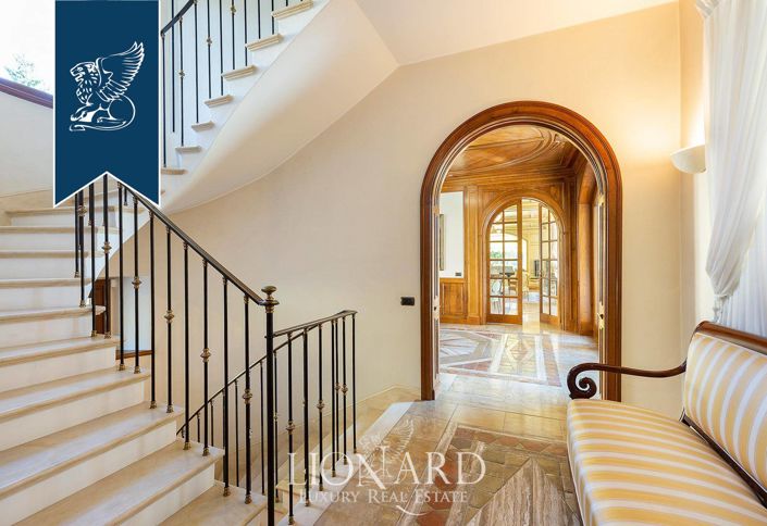 Image No.30-8 Bed Villa for sale