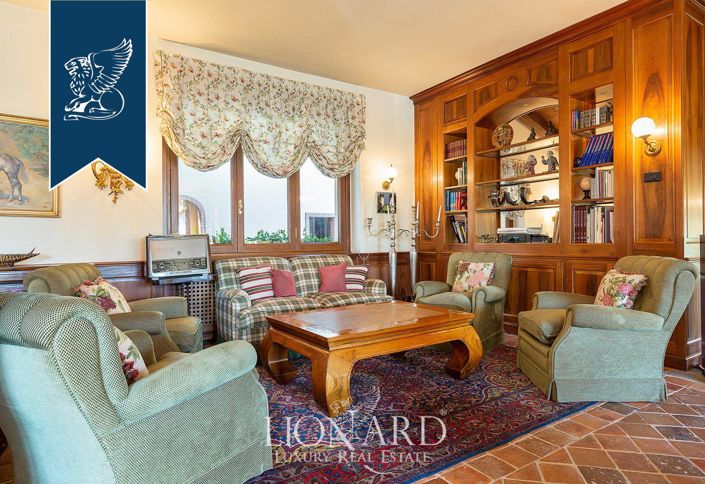 Image No.50-8 Bed Villa for sale