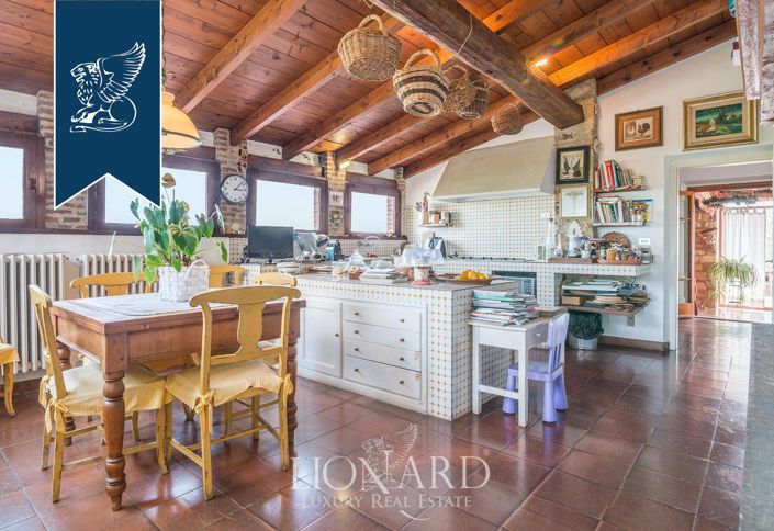 Image No.9-5 Bed Country House for sale