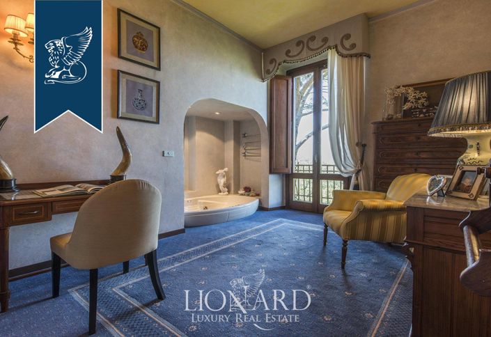 Image No.57-8 Bed Villa for sale