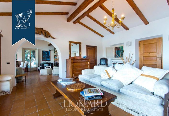 Image No.14-10 Bed Villa for sale