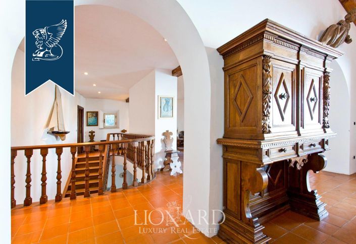 Image No.20-10 Bed Villa for sale