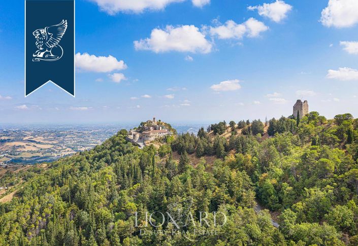 Image No.2-20 Bed Property for sale