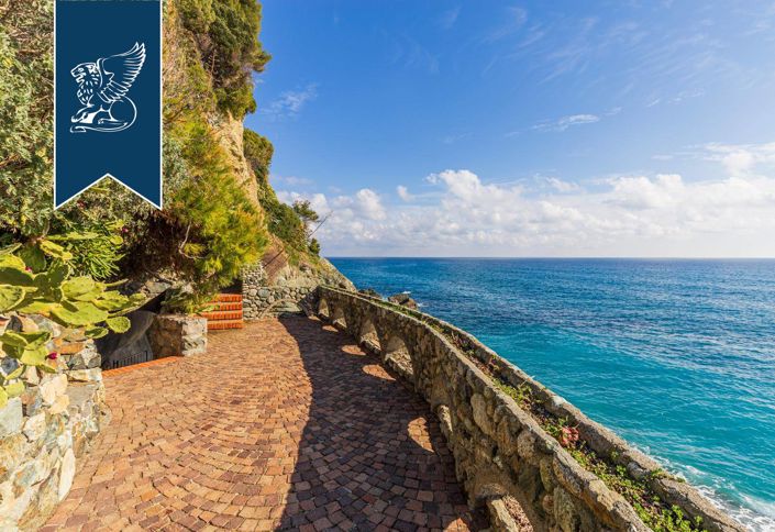 Image No.16-Villa de 8 chambres à vendre à Albisola Superiore