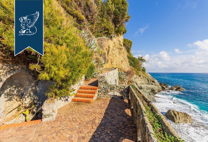 Image No.17-Villa de 8 chambres à vendre à Albisola Superiore