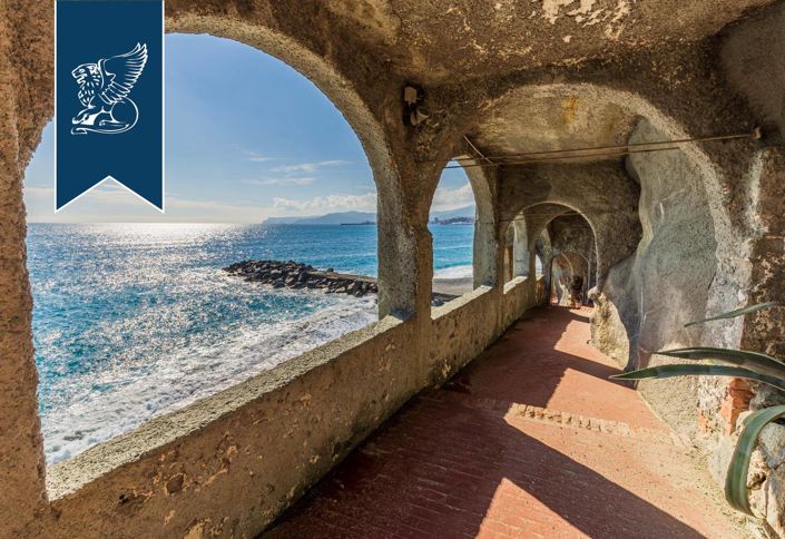 Image No.6-Villa de 8 chambres à vendre à Albisola Superiore