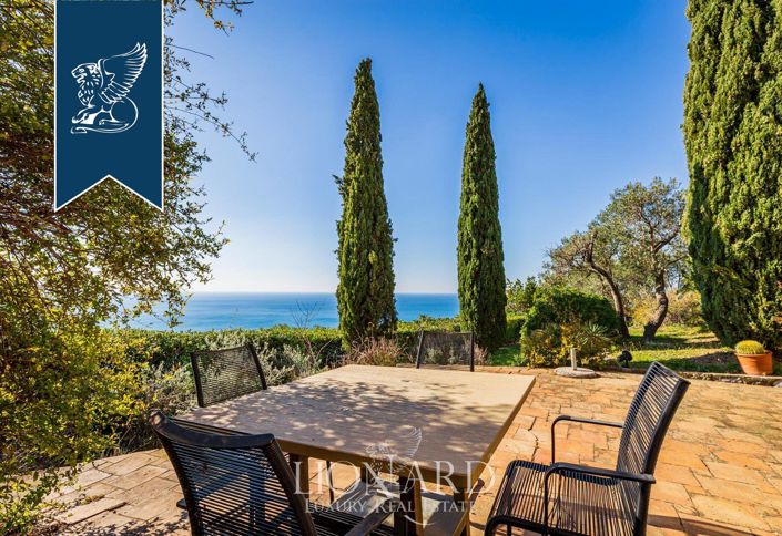 Image No.17-4 Bed Villa for sale