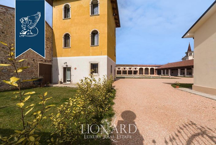 Image No.11-8 Bed Villa for sale