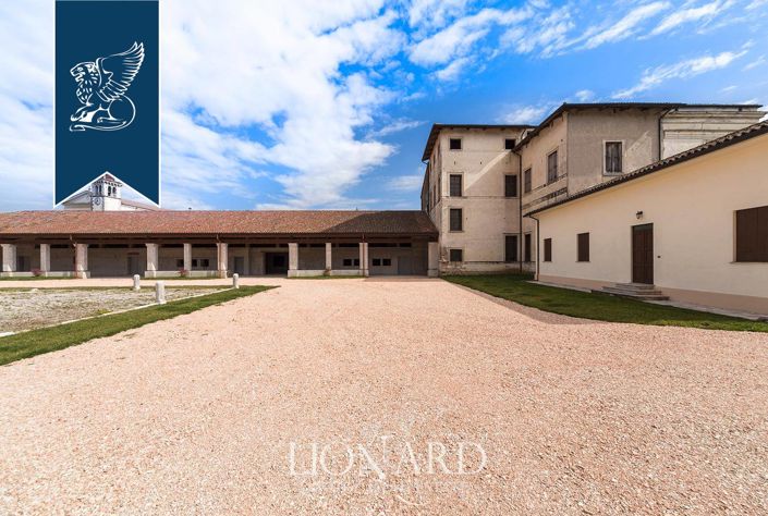 Image No.14-8 Bed Villa for sale