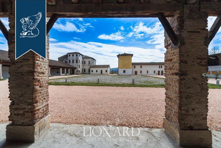 Image No.18-8 Bed Villa for sale