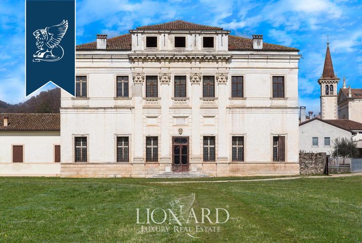 Image No.2-8 Bed Villa for sale