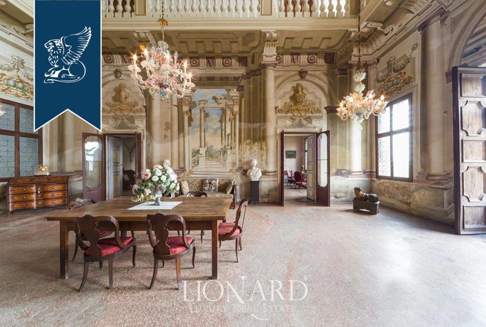 Image No.25-8 Bed Villa for sale