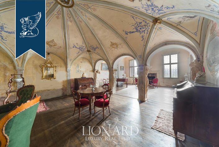 Image No.28-8 Bed Villa for sale