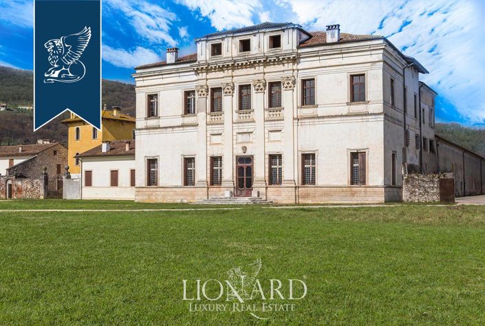 Image No.4-8 Bed Villa for sale