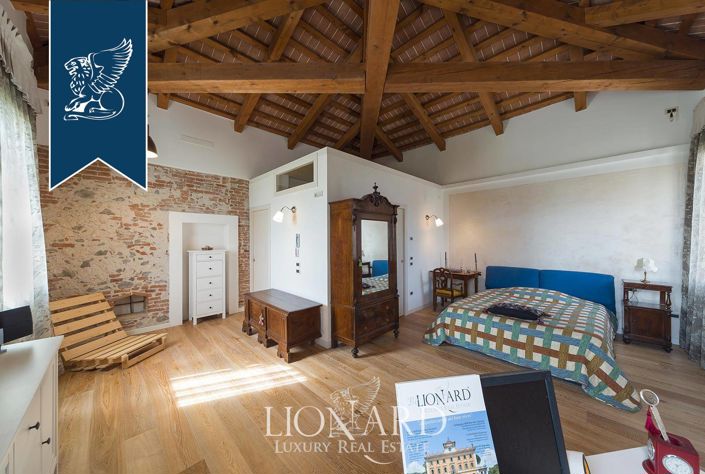 Image No.54-8 Bed Villa for sale