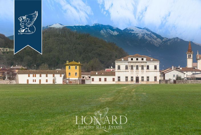 Image No.8-8 Bed Villa for sale