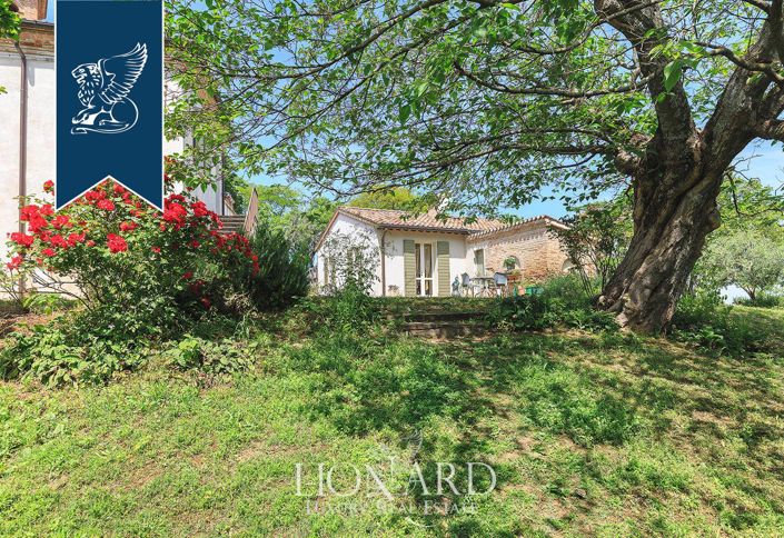 Image No.17-10 Bed Property for sale