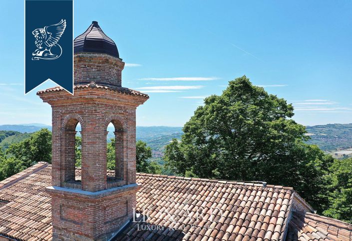 Image No.43-10 Bed Property for sale