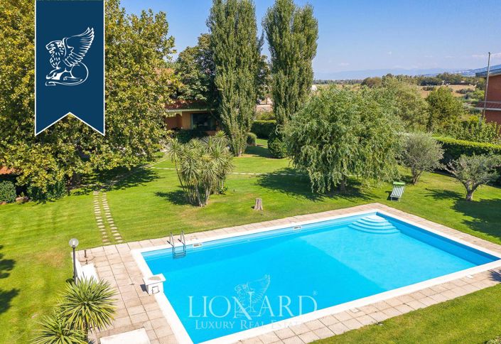 Image No.19-7 Bed Villa for sale