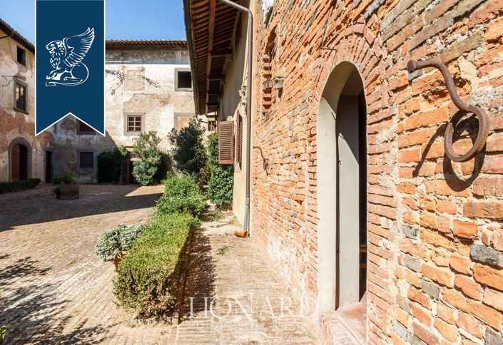 Image No.13-40 Bed Property for sale