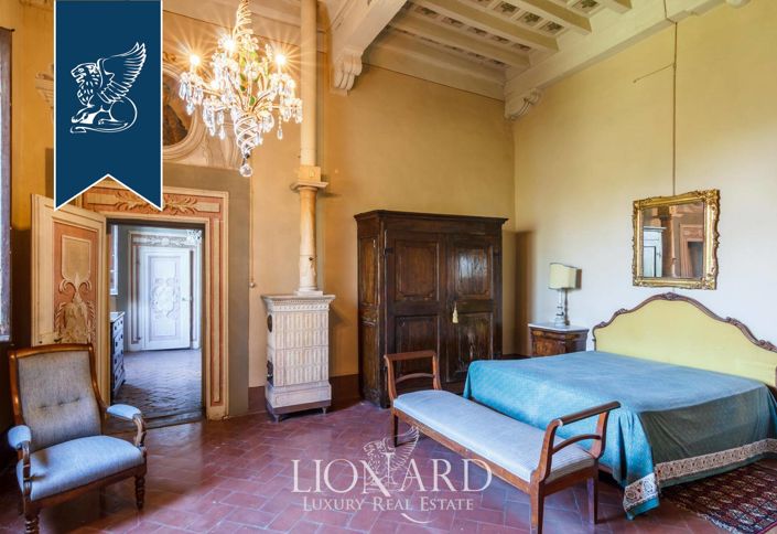 Image No.28-40 Bed Property for sale