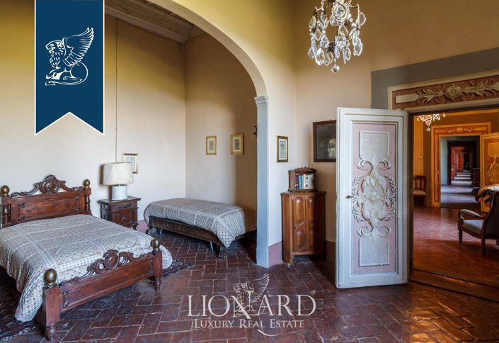 Image No.30-40 Bed Property for sale