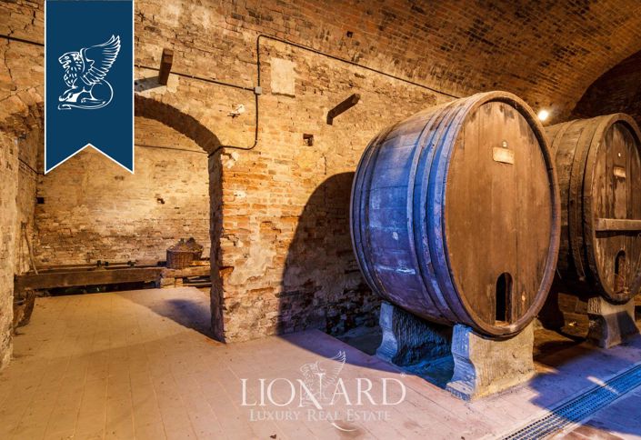 Image No.32-40 Bed Property for sale