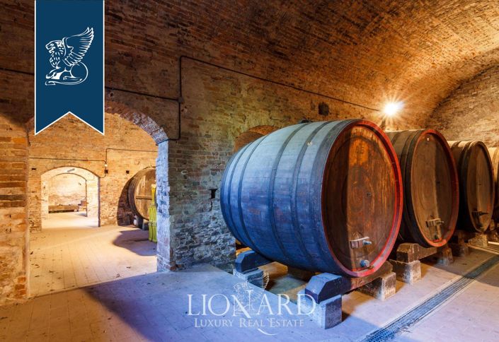 Image No.33-40 Bed Property for sale