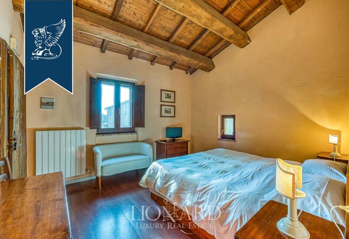 Image No.30-Ferme de 9 chambres à vendre à Bettona